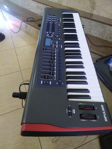 Novation Impulse 61 muito novo