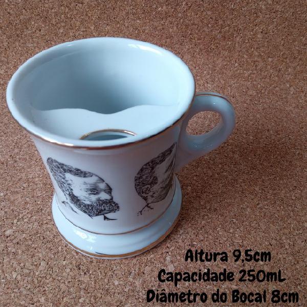 Antiga xícara caneca bigodeira