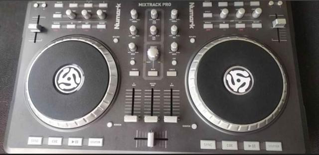 Controladora Numark Mixtrack Pro