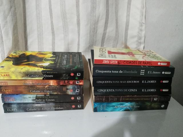 Livros semi novos em otimo satado