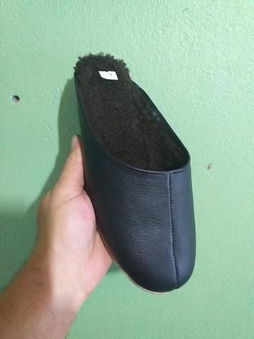 Chinelo campeiro com lã por dentro de