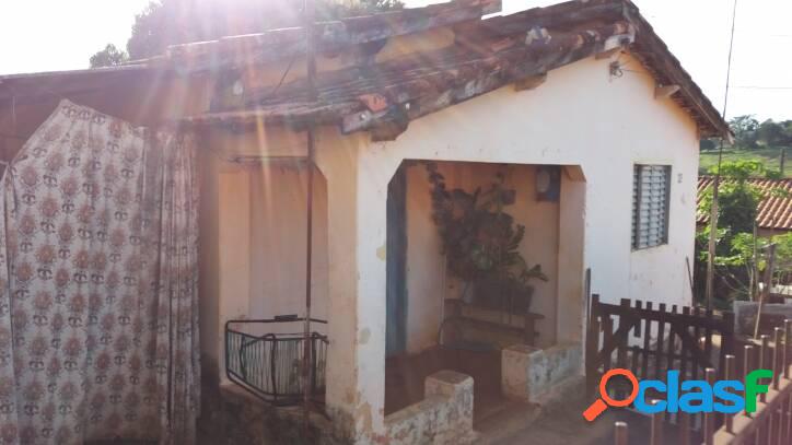VENDE-SE CASA NA VILA TIBIRIÇA (ESTAÇÃO) EM PIRAJU/SP