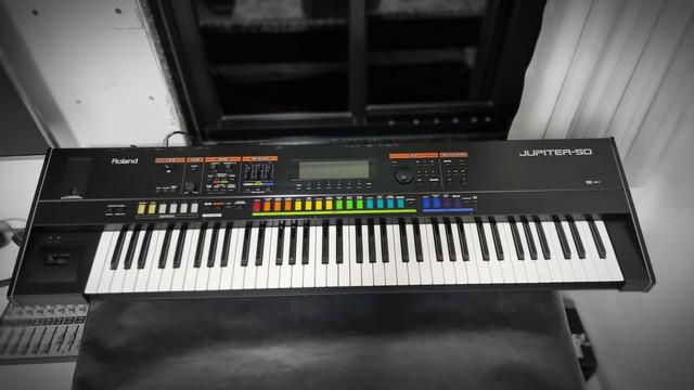 Teclado sintetizador roland jupiter 50