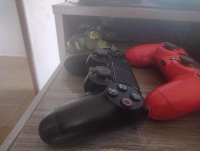 Playstation 4 1TB+Controles+mídia física, Perfeito estado