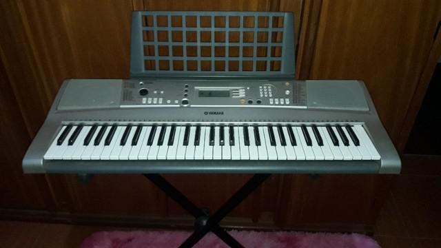 Teclado Yamaha PSR E313