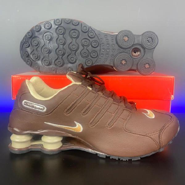 Nike shox marrom de clearance couro