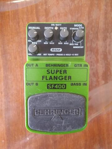 Pedal flanger Behringer fl400