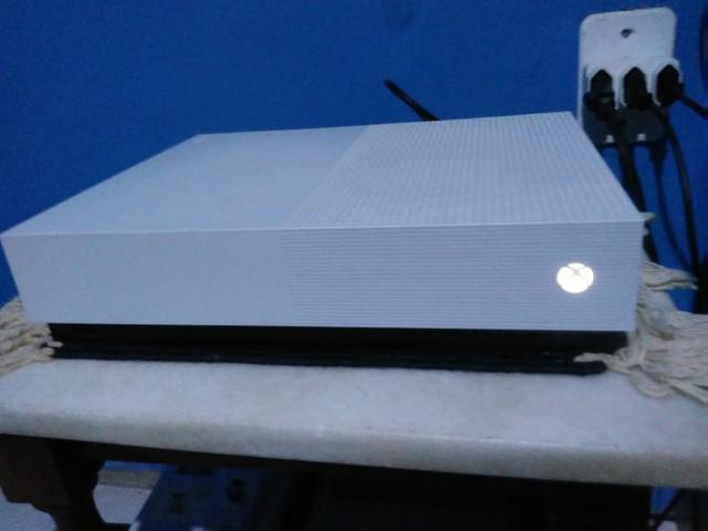 Xbox one s all digital + 1 controle