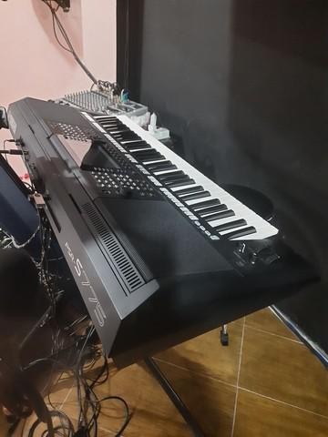 Yamaha psr s775