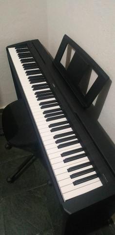 Piano Digital Yamaha P45B + Estante original Yamaha