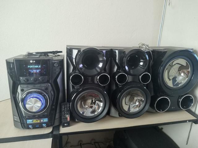 Caixa de som 810 W RMS