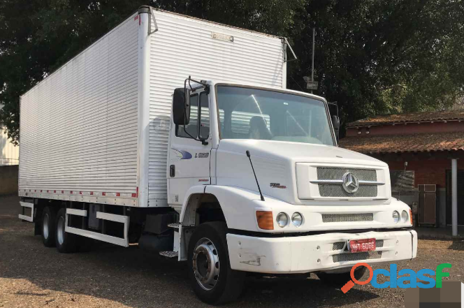 Caminhão Mercedes Benz 1620 baú 1