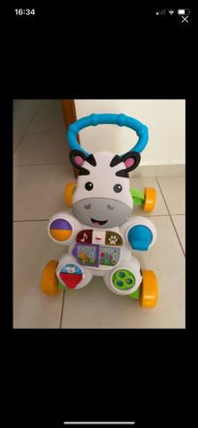 Andador fisher price zebra