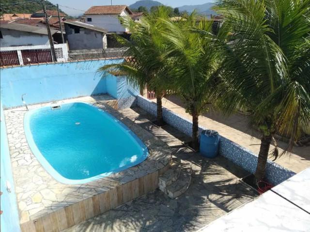 Casa mobiliada com piscina à venda em Mongaguá (Aceito