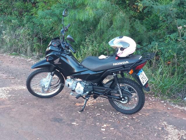 Honda Pop 110i com só 1600 km e baú