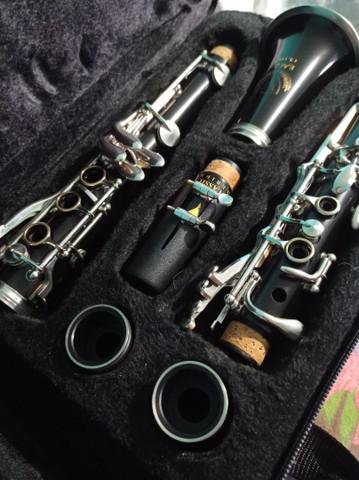 Clarinete Eagle em Sib 17 chaves niqueladas