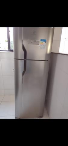 Refrigerador ELETROLUX Frost Free 310l Inox novo