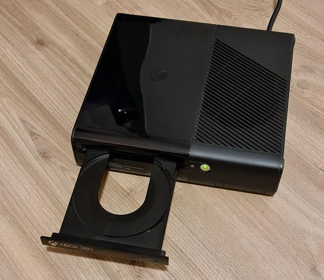 XBOX 360 Super Slim 500Gb + 54 jogos no HD (Tissot)