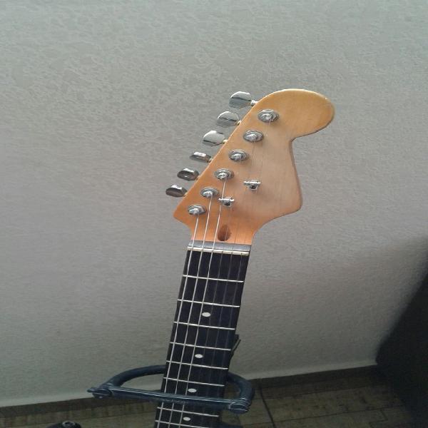 Guitarra strato tagima