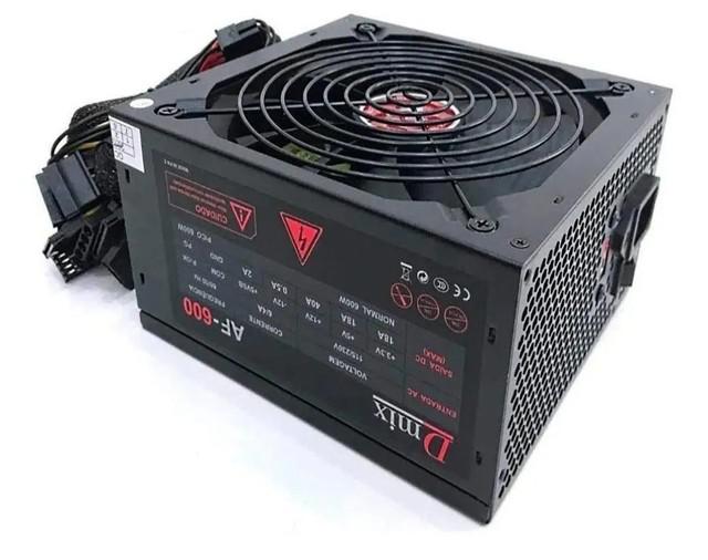 Fonte gamer 600 w lacrada na caixa