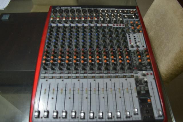 Mesa e interface BEHRINGER Ufx 1604