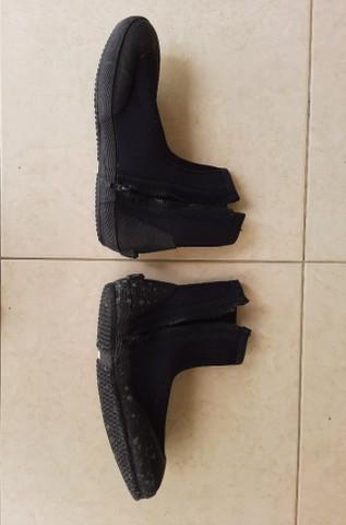 Botas de neoprene para nadadeiras de mergulho abertas