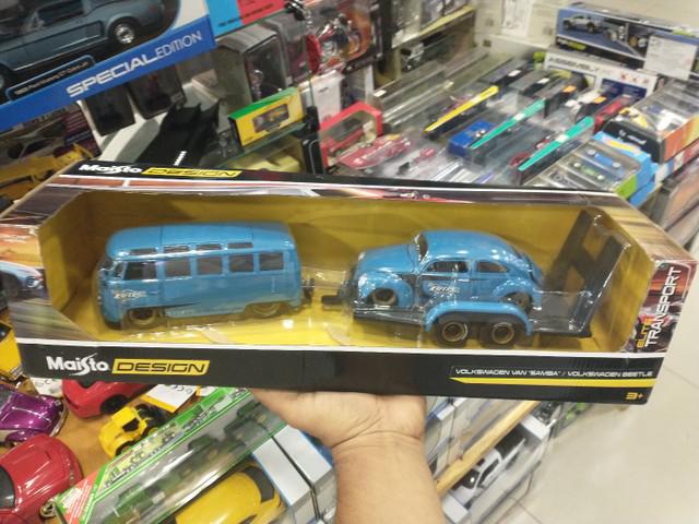 Miniatura kombi + fusca + reboque 1/24