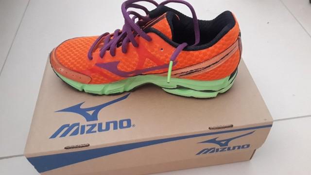 Tênis mizuno novo 37.