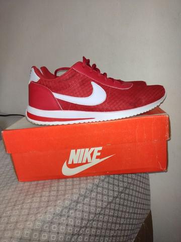 Tênis nike vermelho