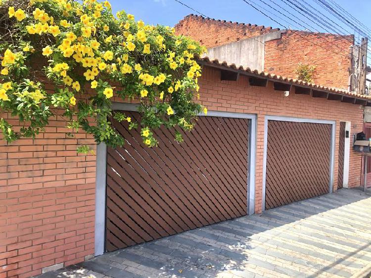 Casa térrea plana, 2 quartos, 1 suíte e 4 vagas garagem