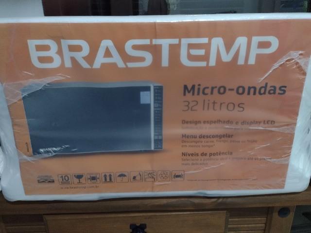 Forno Microondas Brastemp 32 litros.