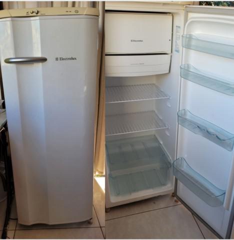 Refrigerador Electrolux Degelo Prático RE28