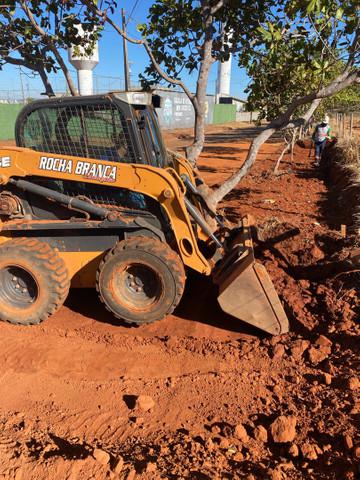 Locação de bob cat mine carregadeira