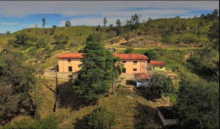 Sítio em amparo/sp para venda. 224000m2 de área total.