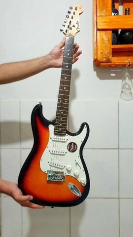 Guitarra fender stratocaster