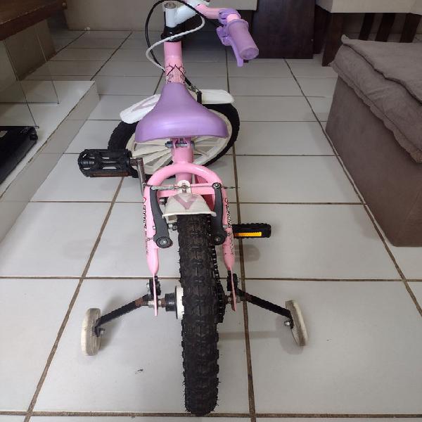 Bicicleta super conservada para sua filha