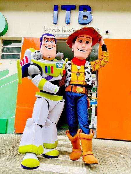 Personagens toy story buzz lightyear na sua festa em bh.