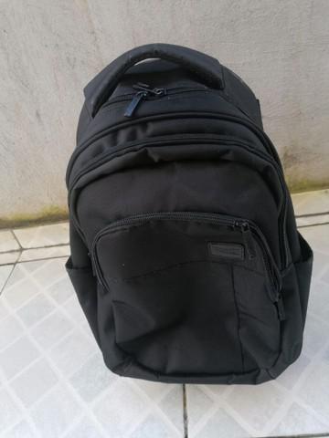 Mochila semi nova