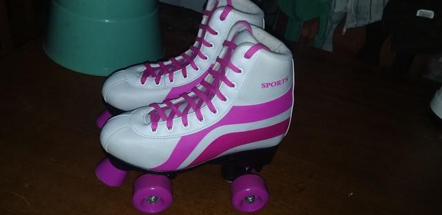 Patins feminino novo preço:450