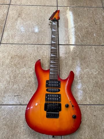 Guitarra floyd rose escala madri perola shark scavone fg-402