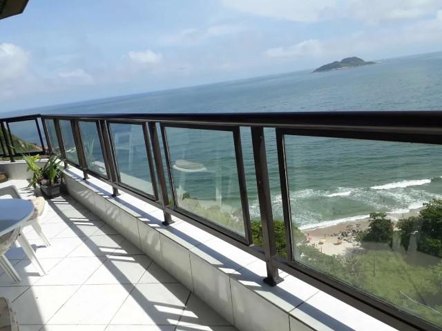 Apartamento no Guarujá, 3 suites, frente para o mar