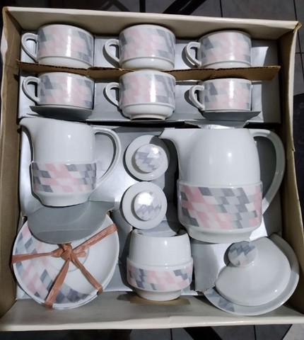 Conjunto de xicaras de chá em porcelana