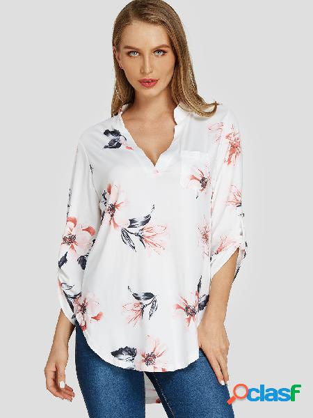 Blusa branca aleatória com estampa floral com decote em V e mangas de comprimento ajustável