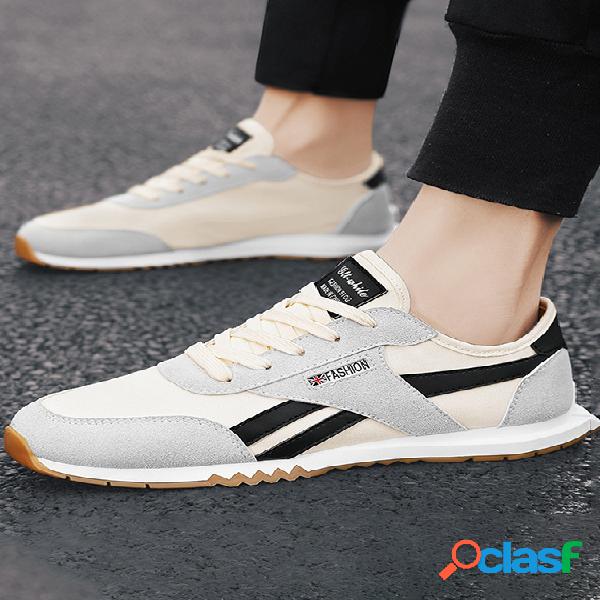 Moda masculina em estilo coreano com sapatos casuais