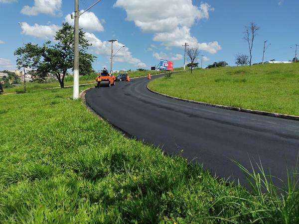 Vagas de ajudante, rasteleiro e operador de chapa e pneu.