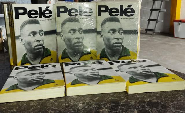 Livros sobre a vida do rei pelé