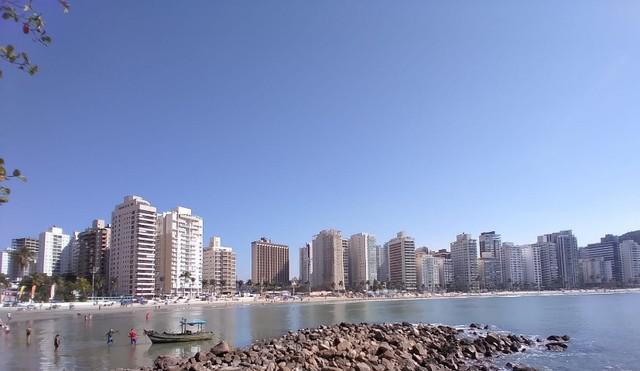 Alugo apto guarujá temporada excelente localização 180m