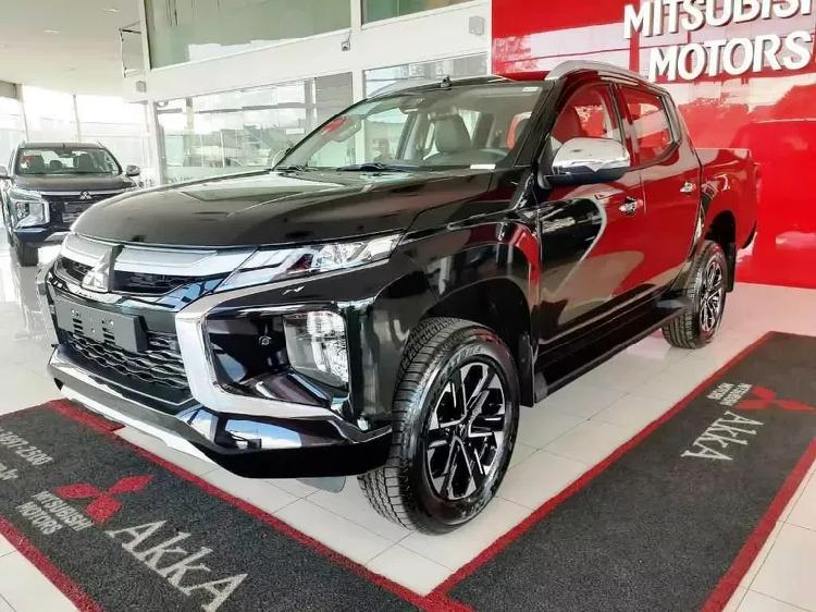 Mitsubishi l200 triton 2.4 sport hpe 2023 preto em