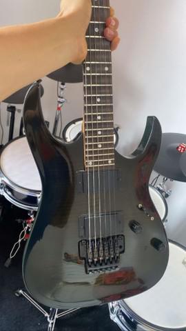 Guitarra Ibanez muito nova