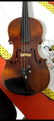 Violino antigo de autor italiano modelo stradivarius